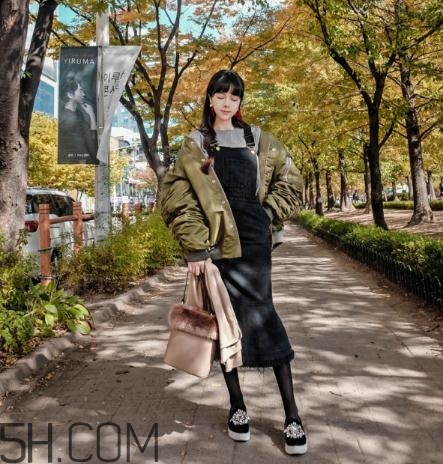 軍綠色羽絨服怎么搭配？軍綠色羽絨服搭配圖片