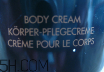 雅芳小黑裙香體乳怎么樣？雅芳小黑裙香體乳好用嗎？