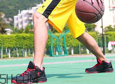 籃球鞋高幫好還是低幫好？籃球鞋高幫和低幫的區(qū)別