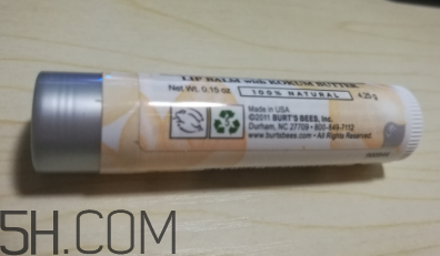 小蜜蜂細致修護唇膏很油嗎？夏天用合適嗎？
