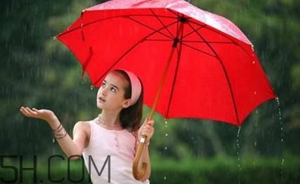 女生說記得帶傘什么意思？女生說雨傘什么意思？