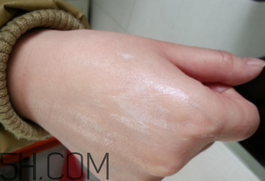 御泥坊黑玫瑰潔面乳怎么樣？御泥坊黑玫瑰潔面乳好用嗎？
