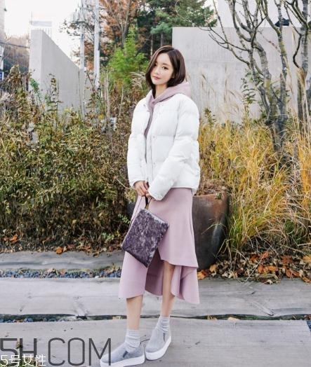 白色羽絨服怎么搭配？白色羽絨服搭配圖片