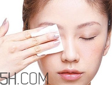 卸妝油和卸妝濕巾哪個(gè)好用？卸妝膏和卸妝油哪個(gè)好用？