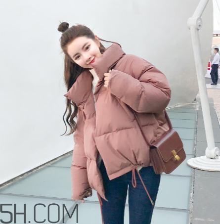 面包服是羽絨服嗎？面包服和羽絨服的區(qū)別