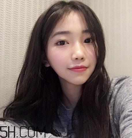雅詩蘭黛和迪奧口紅哪個好用？雅詩蘭黛傾慕420口紅怎么樣？