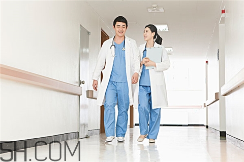 牙周炎跟腎虛有關(guān)系嗎？牙周炎跟上火有關(guān)系嗎？