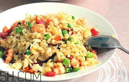 蛋炒飯什么時候放蛋？蛋炒飯什么時候放鹽
