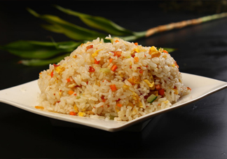 做蛋炒飯用什么米飯好？一碗蛋炒飯該放多少油