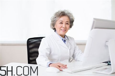 骨折用紅外線烤燈嗎？骨折做什么手術(shù)？