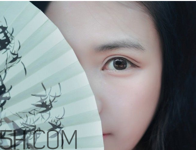 粉餅和散粉哪個定妝效果好？定妝粉和定妝粉餅的使用方法