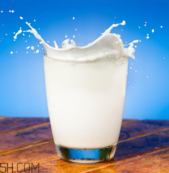 酸奶什么時候喝最好？睡前喝酸奶好還是牛奶好？
