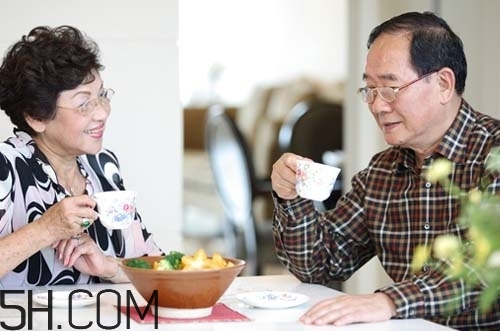 冬季老年人如何養(yǎng)生？老年人養(yǎng)生的注意事項(xiàng)是什么？
