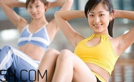 腰椎不舒服怎么辦？怎么預防腰椎間盤突出？