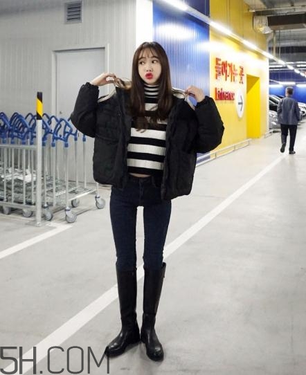 黑色面包服怎么搭配？黑色面包服搭配圖片