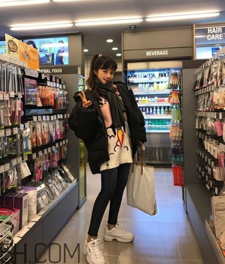 黑色面包服怎么搭配？黑色面包服搭配圖片