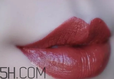 nars mona口紅顯白嗎？nars mona適合黃皮嗎？