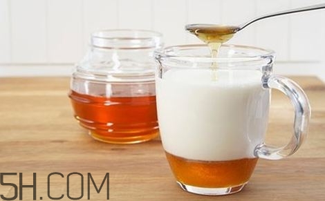 牛奶可以加蜂蜜嗎？蜂蜜加牛奶怎么樣？