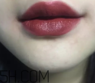 nars leslie張國榮色是什么顏色？nars leslie口紅試色