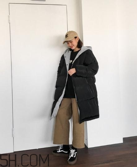 黑色棉襖配什么褲子？黑色棉服搭配褲子圖片