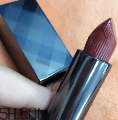 burberry口紅97和93哪個(gè)好看？burberry巴寶莉97和93對比