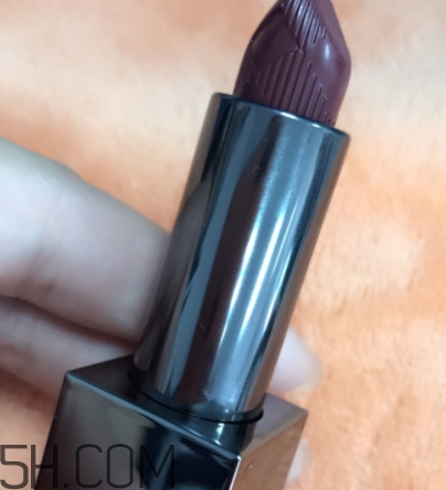 burberry口紅97和93哪個(gè)好看？burberry巴寶莉97和93對比
