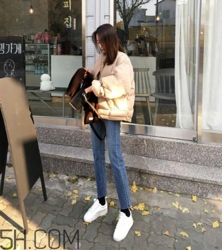 米色羽絨服怎么搭配？米色羽絨服搭配圖片