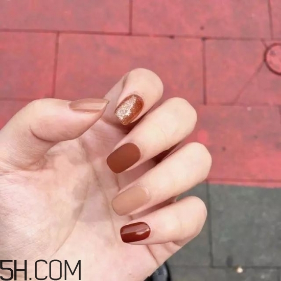 美甲涂什么顏色好看？2018冬天最美的韓式美甲
