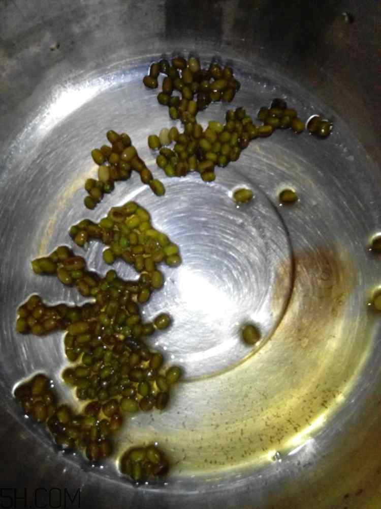 綠豆糕和香蕉能一起吃嗎？吃了綠豆糕還能吃香蕉嗎？