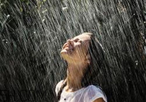 淋雨后會(huì)頭疼嗎？淋雨后頭疼怎么辦呢？