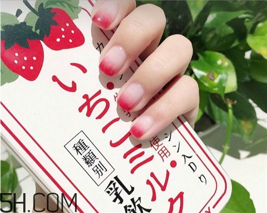 什么牌子指甲油好用？2018清新美甲圖片最新款