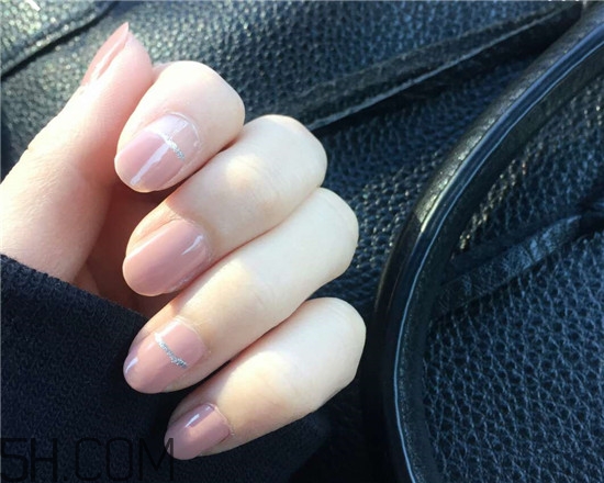 手指粗適合做什么美甲？美甲簡(jiǎn)單大方新款圖片