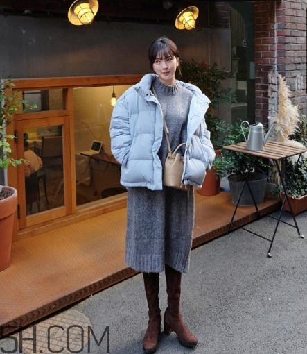 藍(lán)色棉襖配什么褲子？藍(lán)色棉服搭配褲子圖片