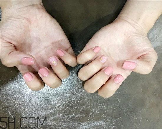 手指粗適合做什么美甲？美甲簡(jiǎn)單大方新款圖片