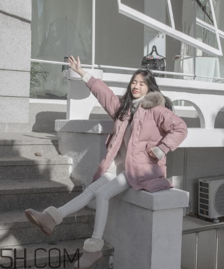 冬天穿白色褲子好看嗎？冬天白色褲子搭配圖片