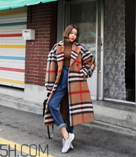 冬天穿牛仔褲配什么鞋子？冬天牛仔褲搭配鞋子圖片