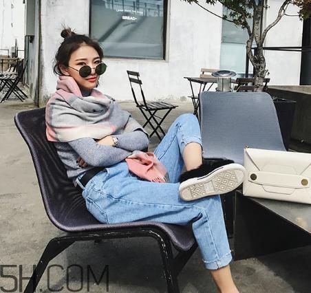 牛仔褲粘上502怎么辦？牛仔褲上的膠水怎么洗掉？