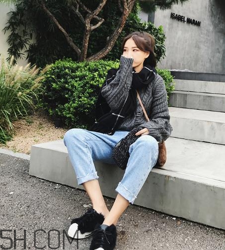牛仔褲粘上口香糖怎么除掉？牛仔褲上的機(jī)油怎么洗掉？