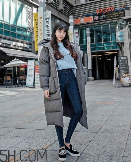棉襖配牛仔褲好看嗎？棉服搭配牛仔褲圖片