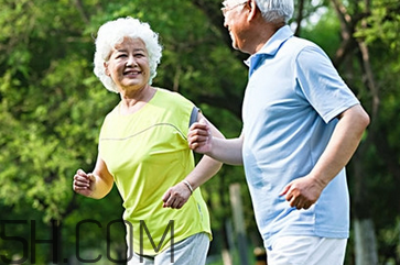 跑步機(jī)適合老年人嗎？老年人跑步有什么好處呢？