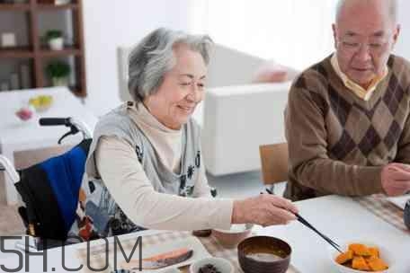 跑步機(jī)適合老年人嗎？老年人跑步有什么好處呢？