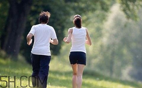 經(jīng)常慢跑的好處有哪些？慢跑減肥的正確方法是什么？