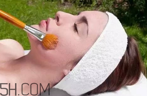 刷酸爆痘正常嗎？為什么刷酸會(huì)爆痘？
