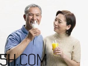 老人缺鈣有什么害處？老人如何補(bǔ)鈣？