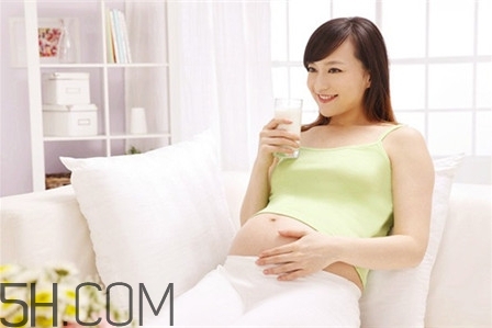 成人為什么也要喝奶粉？成人喝奶粉的好處有哪些？