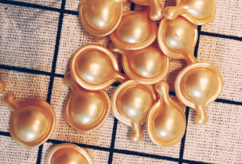 雅頓金膠怎么打開？雅頓金膠膠囊怎么扭開？