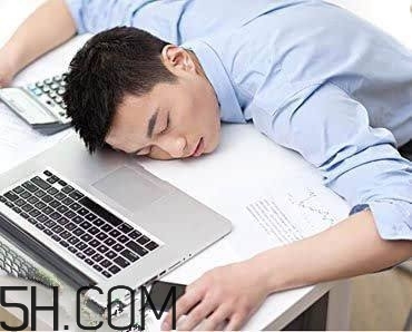 上班族怎么正確睡午覺(jué)？怎么正確的在公司睡午覺(jué)？