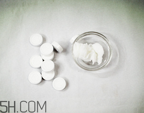 怎樣判斷壓縮面膜有熒光劑？壓縮面膜用酸奶怎么泡？