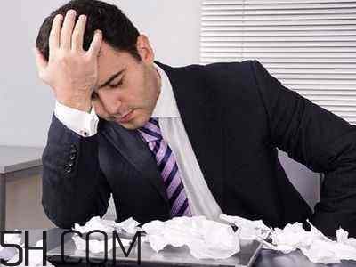 焦慮癥的表現(xiàn)是怎樣的？焦慮癥對(duì)身體有什么危害？