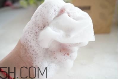 用了嘉娜寶洗顏粉還用洗面奶嗎？洗顏粉的正確打開方式